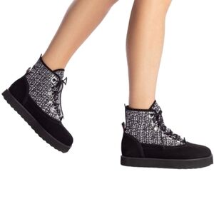 NEW LARROUDE WMNS Twill Black/White BOOT: SIZE 8.5